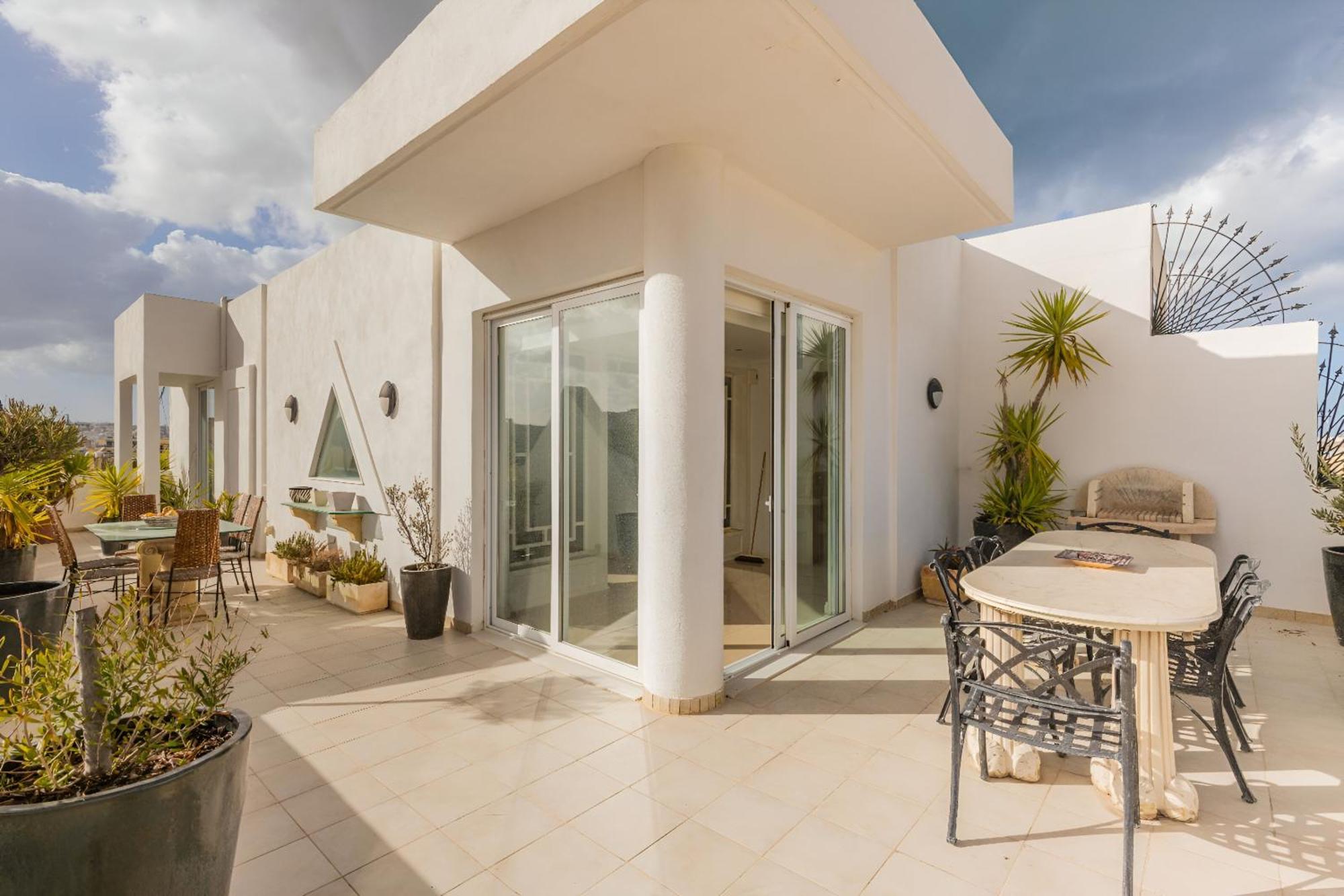 Ferienwohnung Stunning - Seaview Penthouse 3-Bed + Parking Sliema Exterior foto